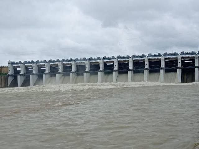 धमतरी के बाँधों से भारी जल निकासी, कलेक्टर ने बरती सतर्कता की अपील