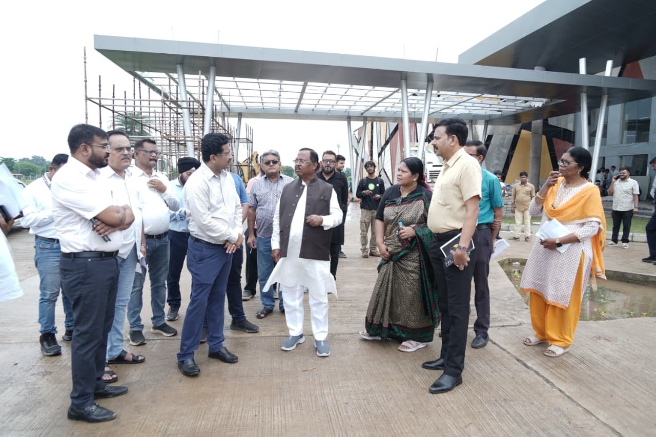 आदिम जाति विकास मंत्री ने आदिवासी स्वतंत्रता संग्राम सेनानियों पर निर्माणाधीन संग्रहालय-सह स्मारक के निर्माण कार्यों का किया निरीक्षण