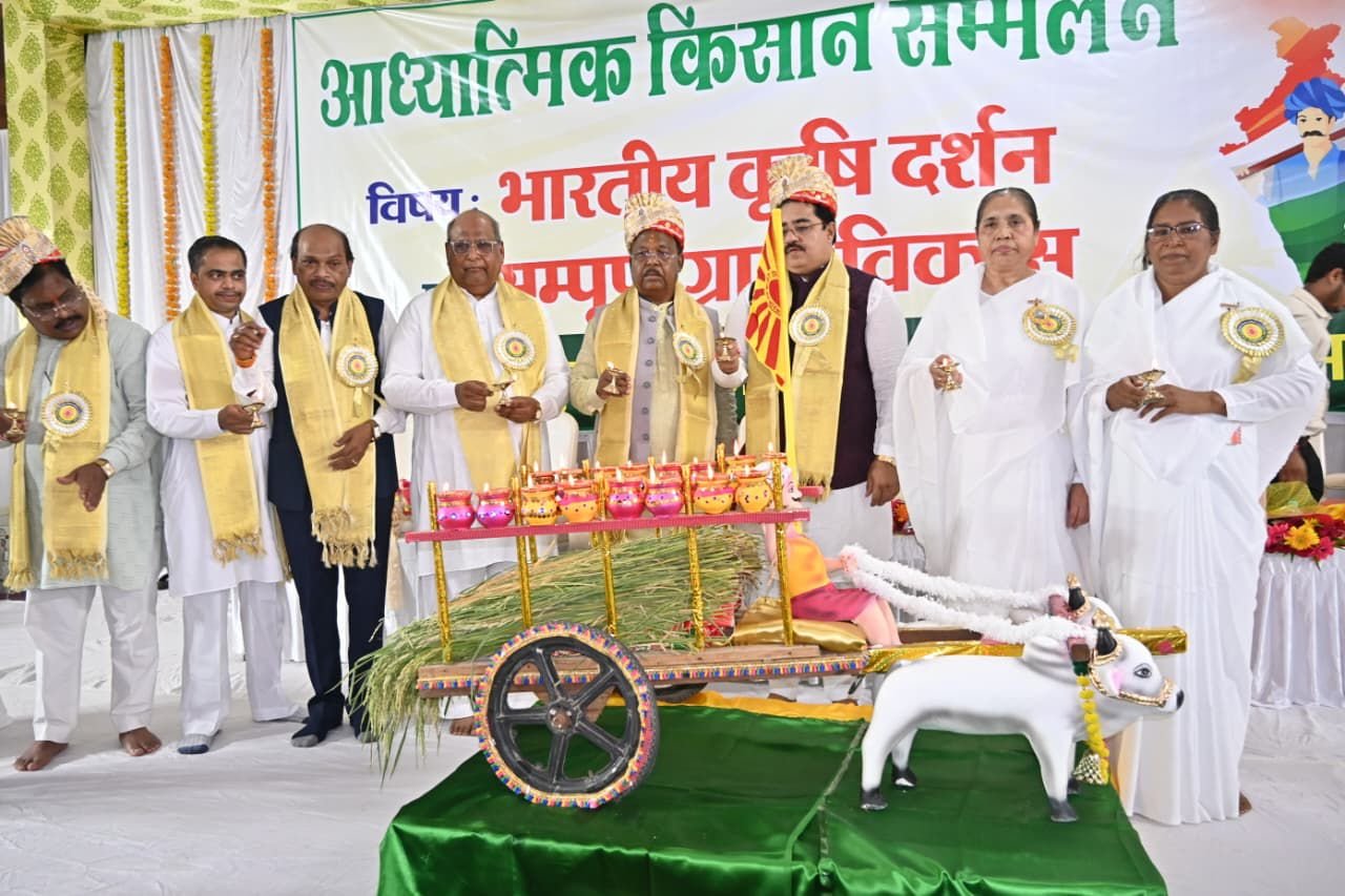 ब्रह्मकुमारीज़ एवं कृषि विभाग द्वारा आयोजित किसान सम्मेलन में बोले कृषि मंत्री – प्राकृतिक खेती से होगा सतत विकास, धमतरी कृषि परिवर्तन की दिशा में अग्रसर