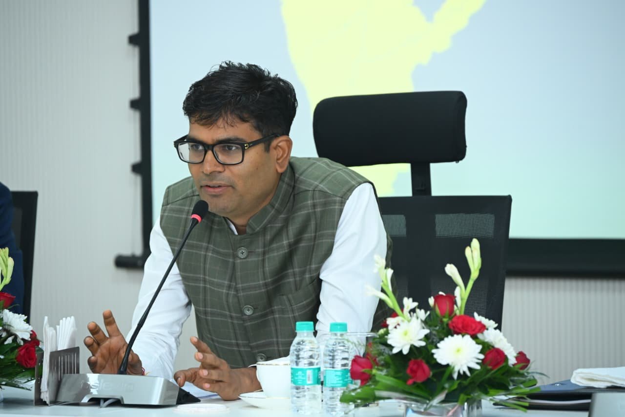 राज्य कर (जीएसटी) विभाग की समीक्षा बैठक में शामिल हुए वित्त मंत्री ओ.पी. चौधरी