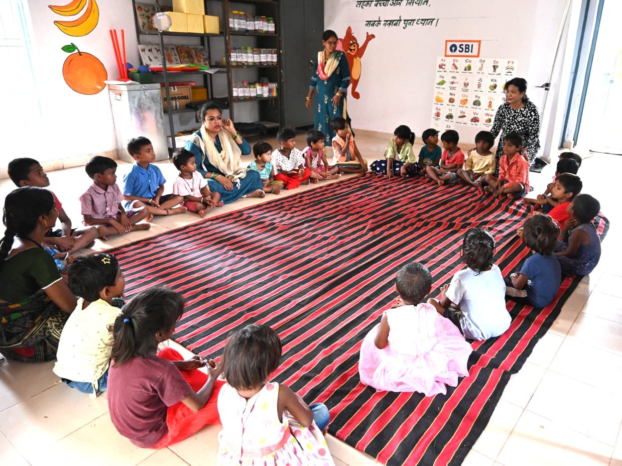 आंगनबाड़ी केंद्रों की बदली तस्वीर खेलते-खिलखिलाते नन्हे कदमों से संवर रहा भविष्य