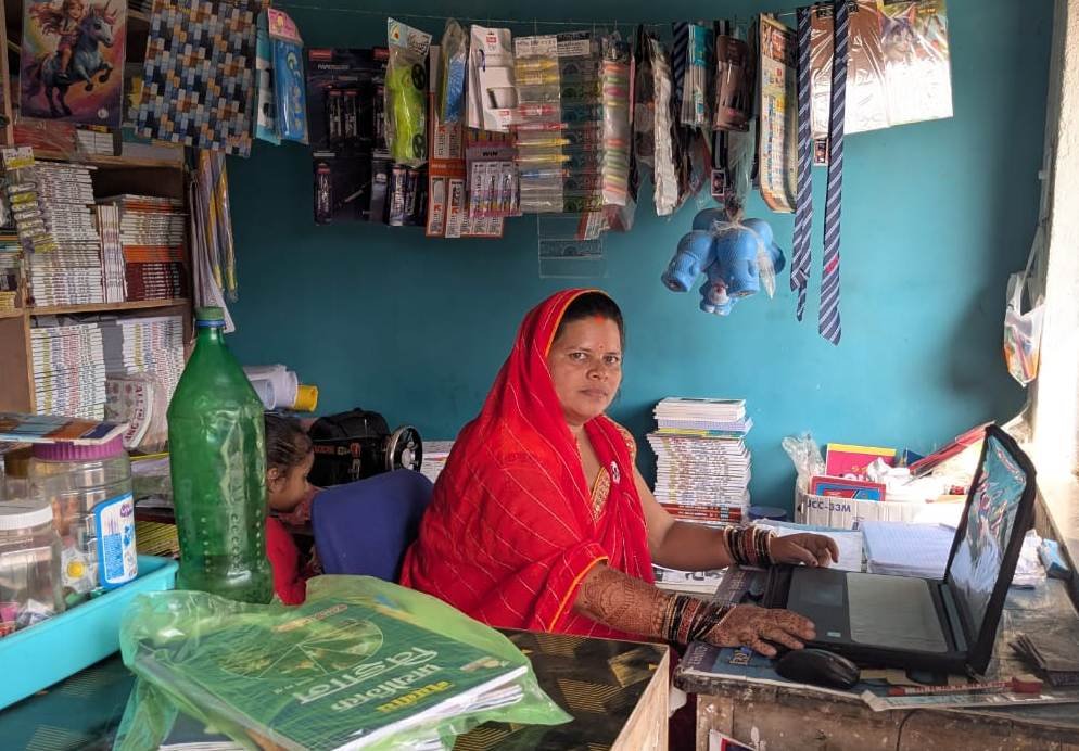 महतारी वंदन योजना: लैपटॉप से लेकर लोकसेवा केन्द्र तक, रानी श्रीवास ने दिखाई आत्मनिर्भरता की राह