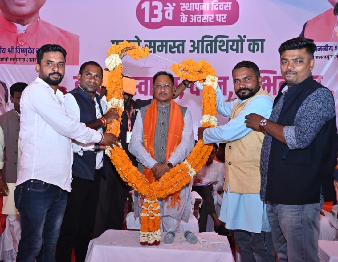 मुख्यमंत्री विष्णुदेव साय सर्व पिछड़ा वर्ग समाज के स्थापना दिवस में हुए शामिल