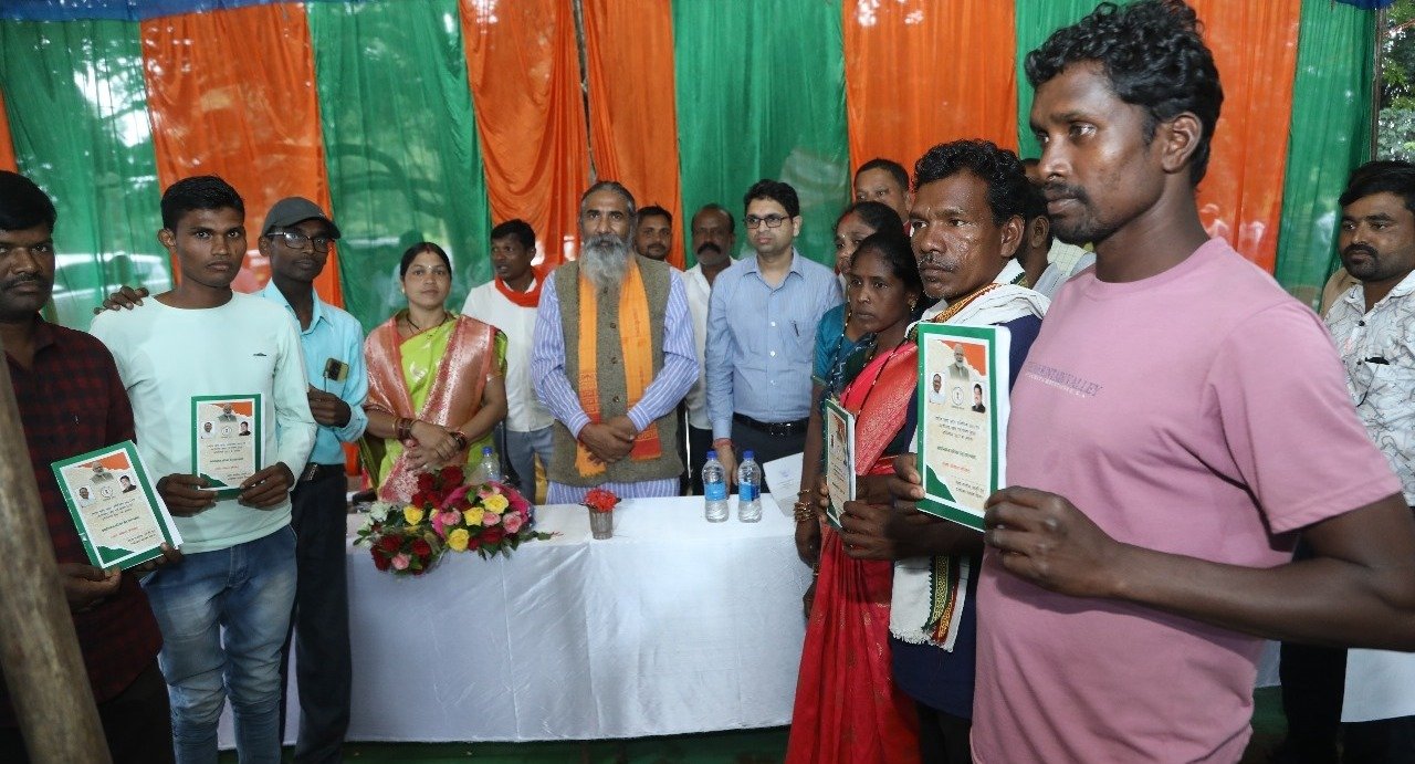 उप मुख्यमंत्री विजय शर्मा ने उत्तर बस्तर कांकेर के दूरस्थ ग्राम माहला के ग्रामीणों से किया वर्चुअल संवाद