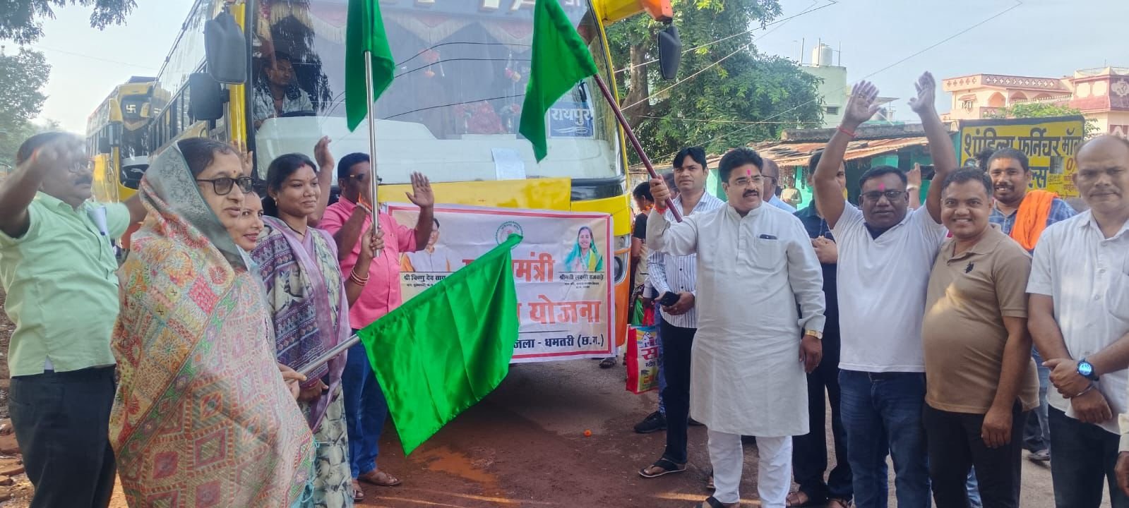 मुख्यमंत्री तीर्थ दर्शन योजना के अंतर्गत धमतरी जिले के 265 श्रद्धालु हुए रवाना