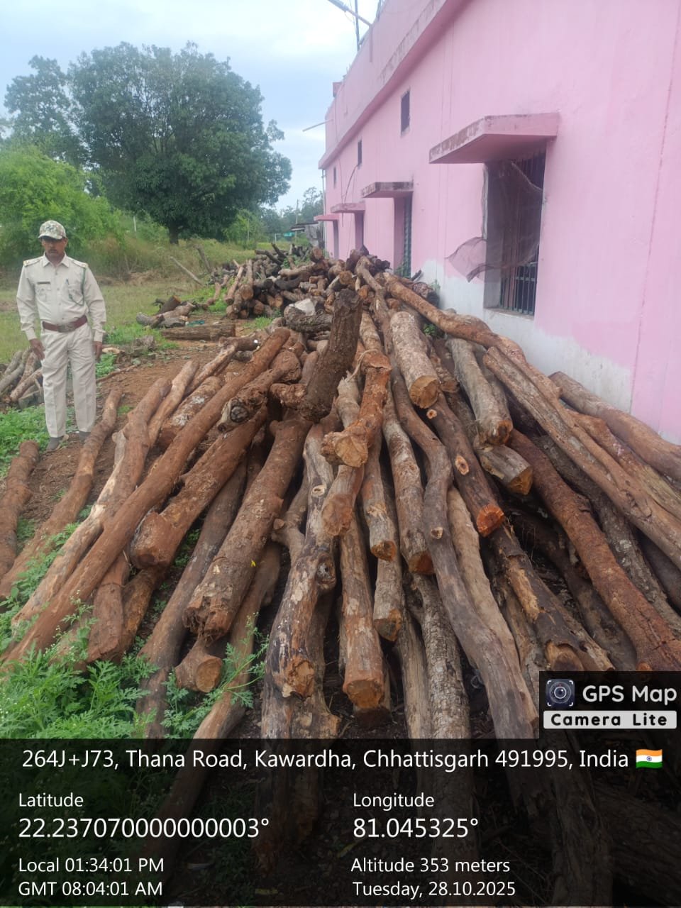 बोड़ला–चिल्फी–धवईपानी मार्ग में होटल/ढाबों पर जांच, अवैध लकड़ी जप्त — तीन प्रकरण दर्ज