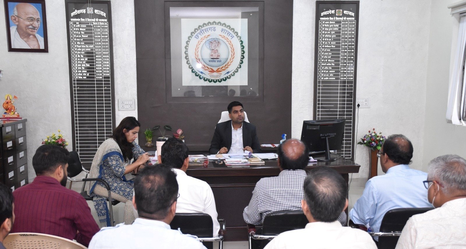 कलेक्टर ने पशुधन विकास विभाग द्वारा संचालित शासन की विभिन्न योजनाओं की समीक्षा की