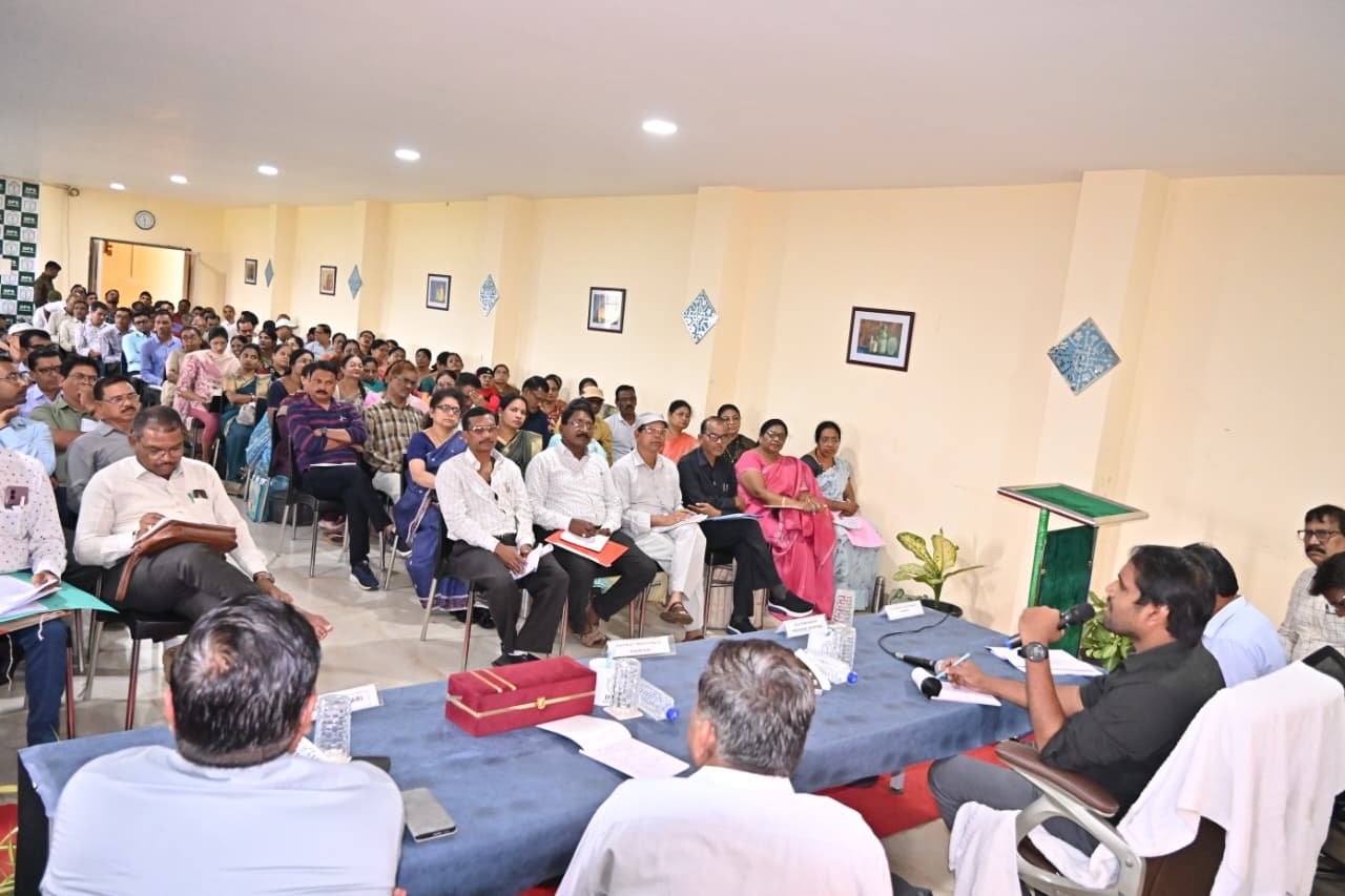 परीक्षा परिणाम सुधार की दिशा में योजनाबद्ध प्रयास आवश्यक-कलेक्टर अबिनाश मिश्रा