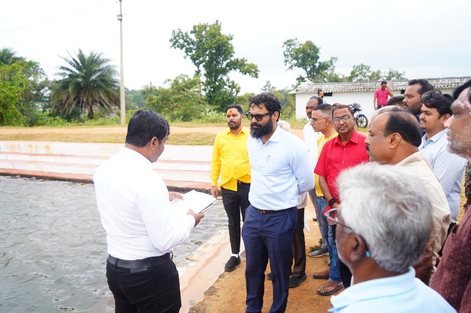 कलेक्टर व्यास ने कुनकुरी छठ घाट का किया निरीक्षण