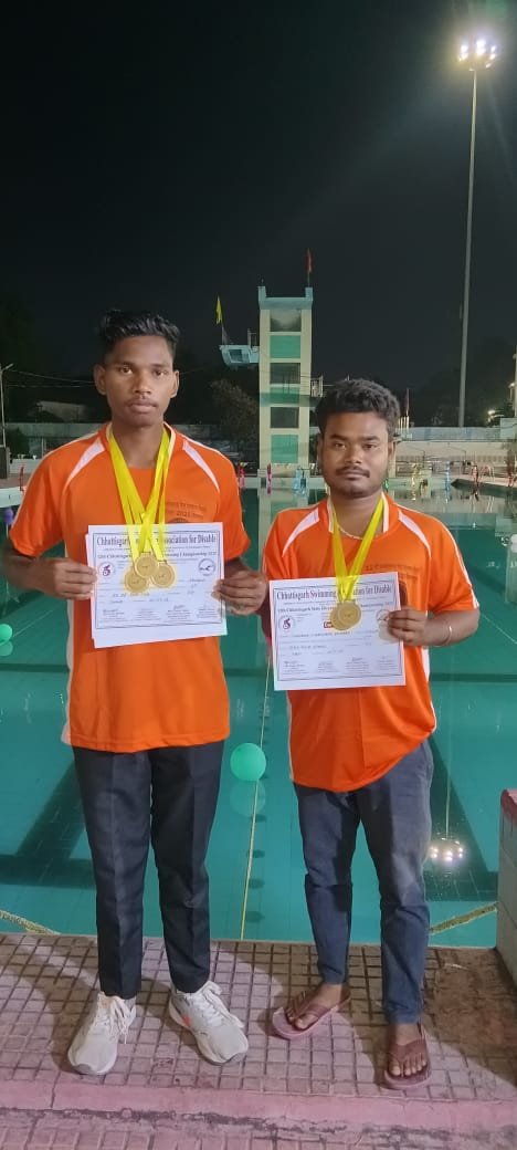 राज्यस्तरीय पैरा दिव्यांग तैराकी प्रतियोगिता में जिले के खिलाड़ियों ने शानदार प्रदर्शन कर तीन गोल्ड और दो सिल्वर मैडल किए हासिल
