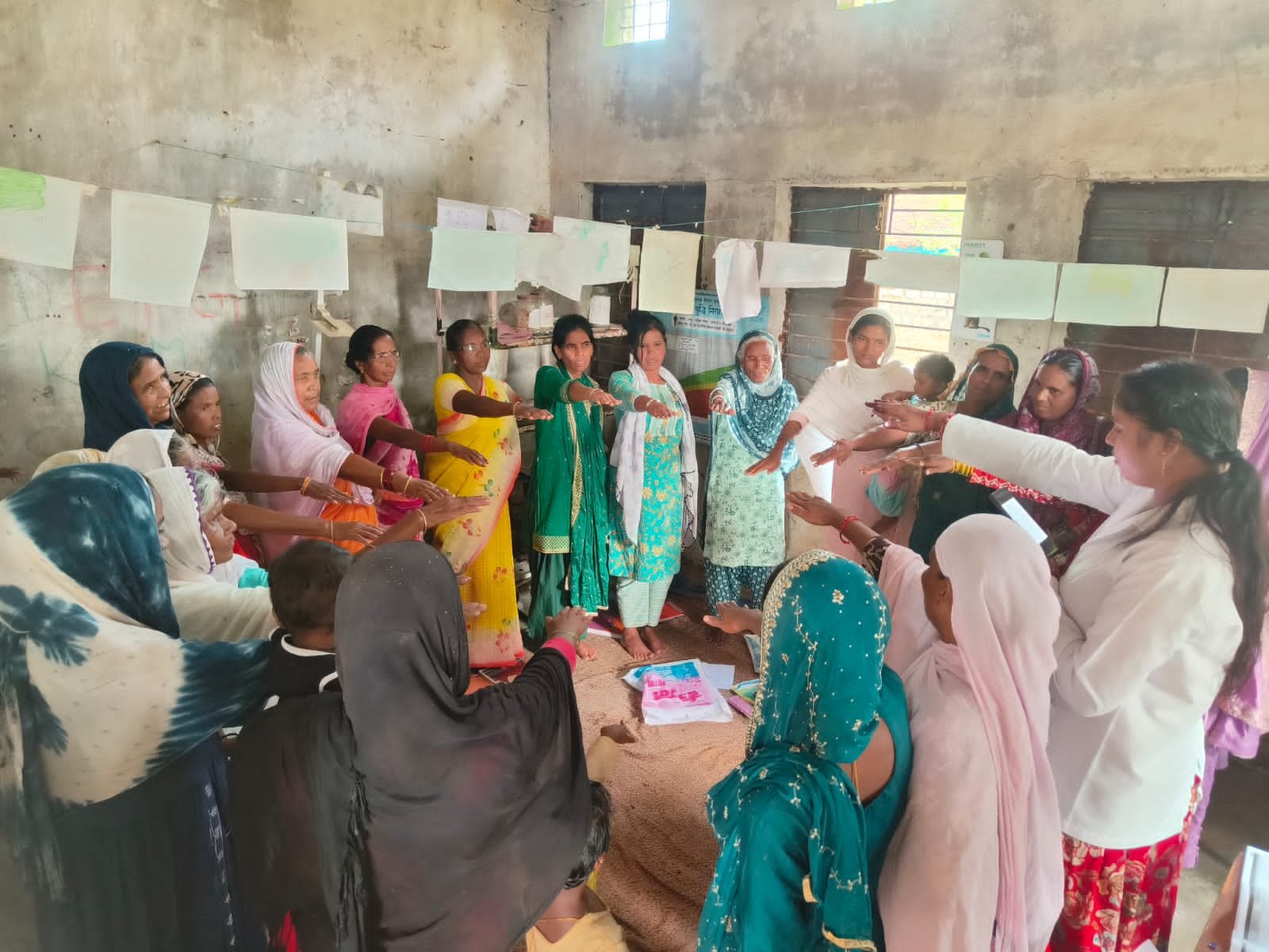 जिले के प्राथमिक, सामुदायिक तथा आयुष्मान आरोग्य मंदिर में राष्ट्रीय मानसिक स्वास्थ्य जन-जागरूकता कार्यक्रम का हुआ आयोजन