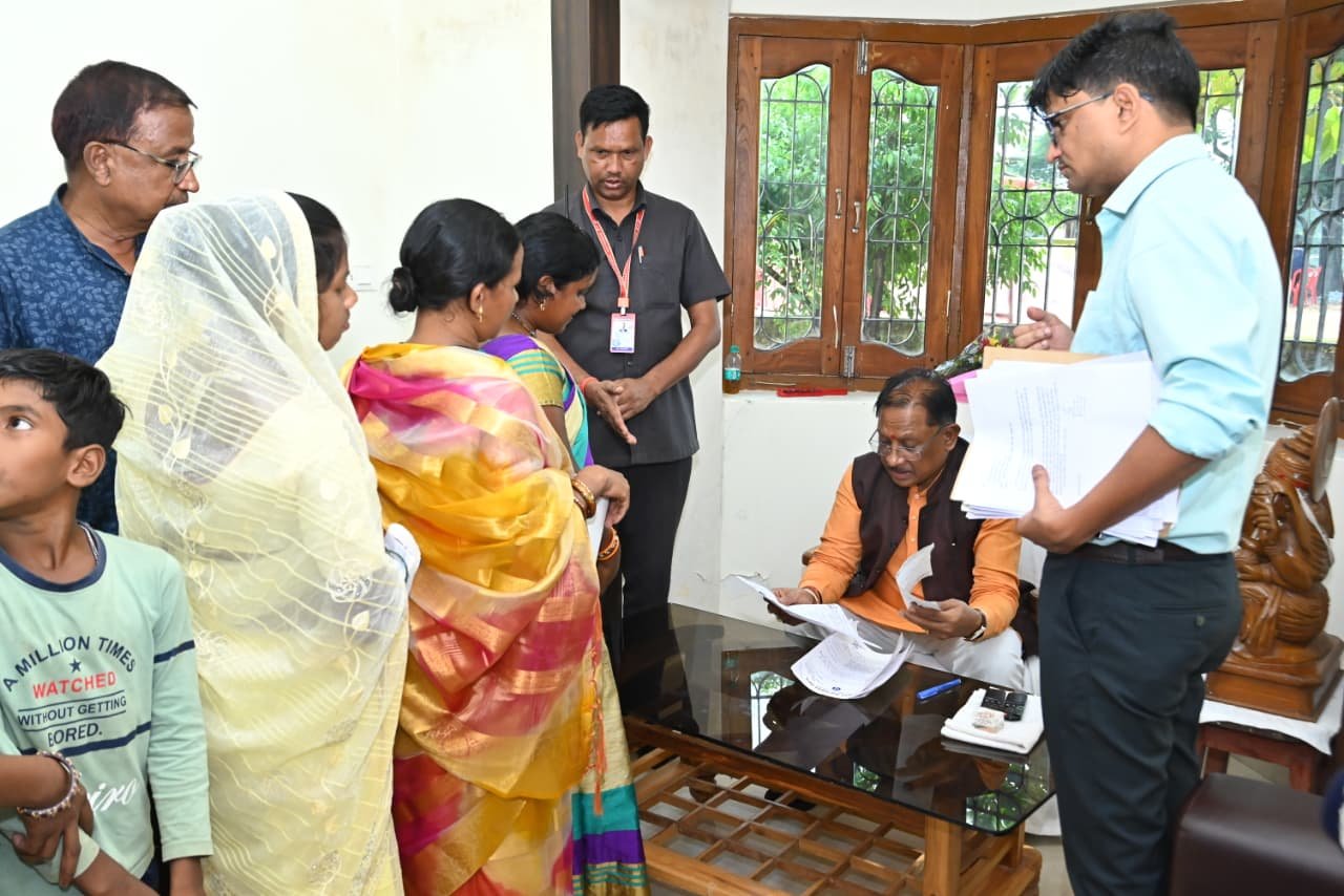 मुख्यमंत्री ने बगिया में सुनी लोगों की समस्या आवेदनों का गंभीरता से निराकरण करने के निर्देश