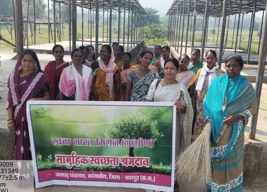 रजत जयंती: जुमाईकेला में की गई हाट बाजार की साफ-सफाई