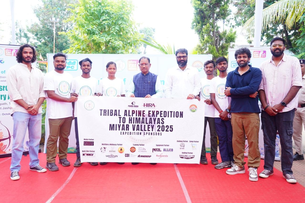 जशपुर के युवाओं ने छुआ हिमालय की ऊंचाइयों को 5350 मीटर की ऊंचाई पर ट्रैकिंग, रॉक क्लाइंबिंग, आइस क्लाइंबिंग का लिया अद्भुत अनुभव