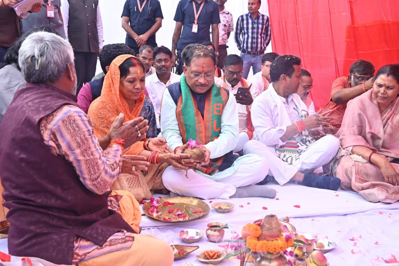 मुख्यमंत्री विष्णुदेव साय ने फरसाबहार के विकास के लिए 40.89 करोड़ के 13 कार्यों का किया लोकार्पण एवं भूमिपूजन