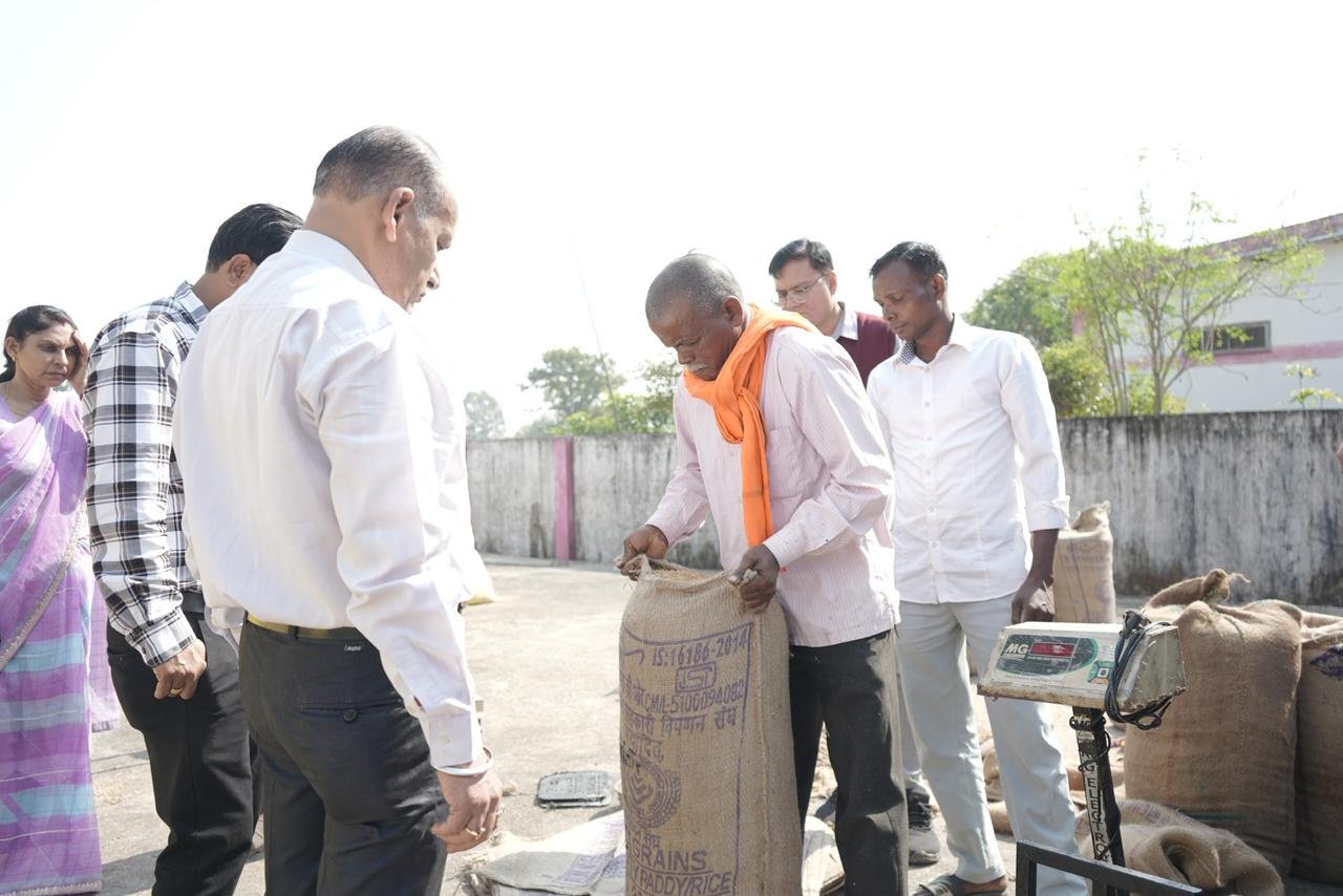 कोरबा जिले में धान खरीदी की सफल शुरुआत, पहले ही दिन 40 क्विंटल धान उपार्जित