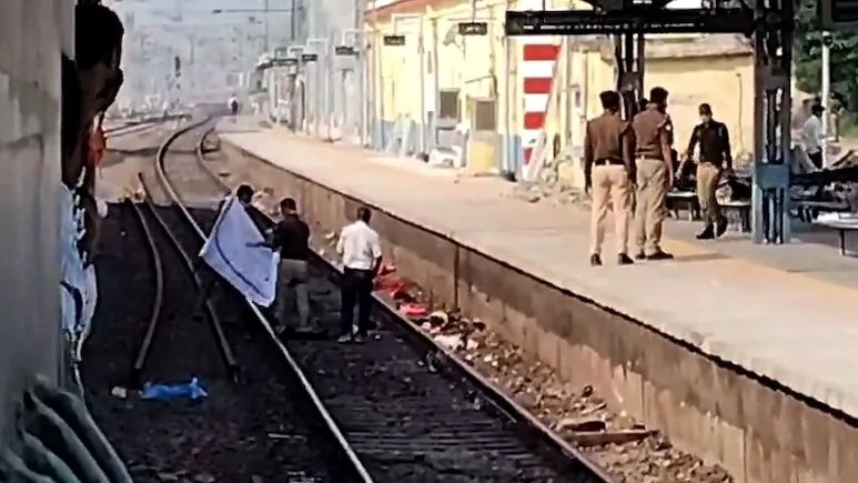 मिर्जापुर: चुनार स्टेशन पर ट्रेन की चपेट में श्रद्धालु, 6 की मौत