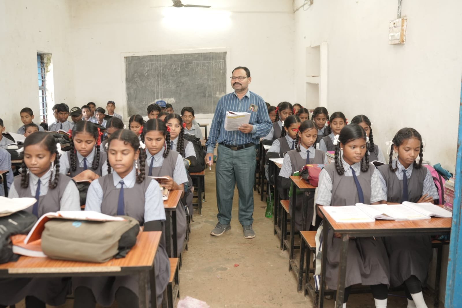 युक्तियुक्तकरण नीति से विद्यार्थियों तक पहुँच रही शिक्षकों की विशेषज्ञता का लाभ