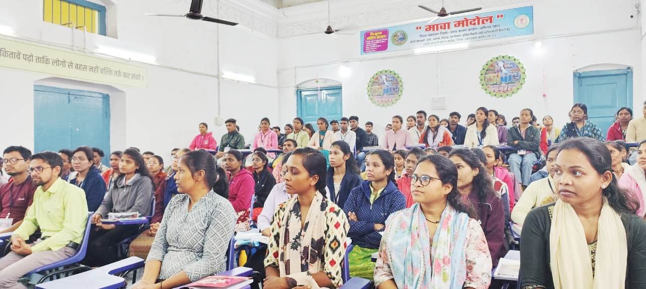 सीजी पीएससी में चयनित जिले के युवाओं का कलेक्टर ने किया सम्मान