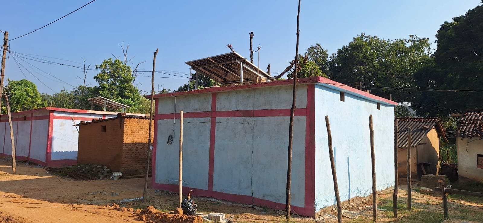 पहाड़ी कोरवा बंधन सिंह के आवास में लगा पीएम सूर्यघर अब बिजली के बिल से मिलेगी राहत