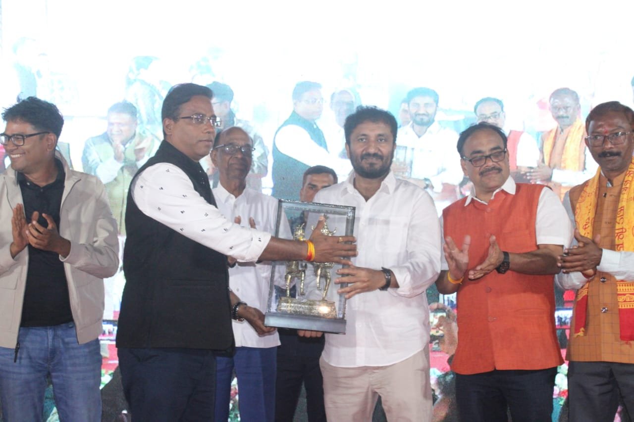 सपने देखे, संकल्प ले, सपने को बुने, धारा के विपरीत दिशा में मेहनत कर आगे बढे : आनंद कुमार