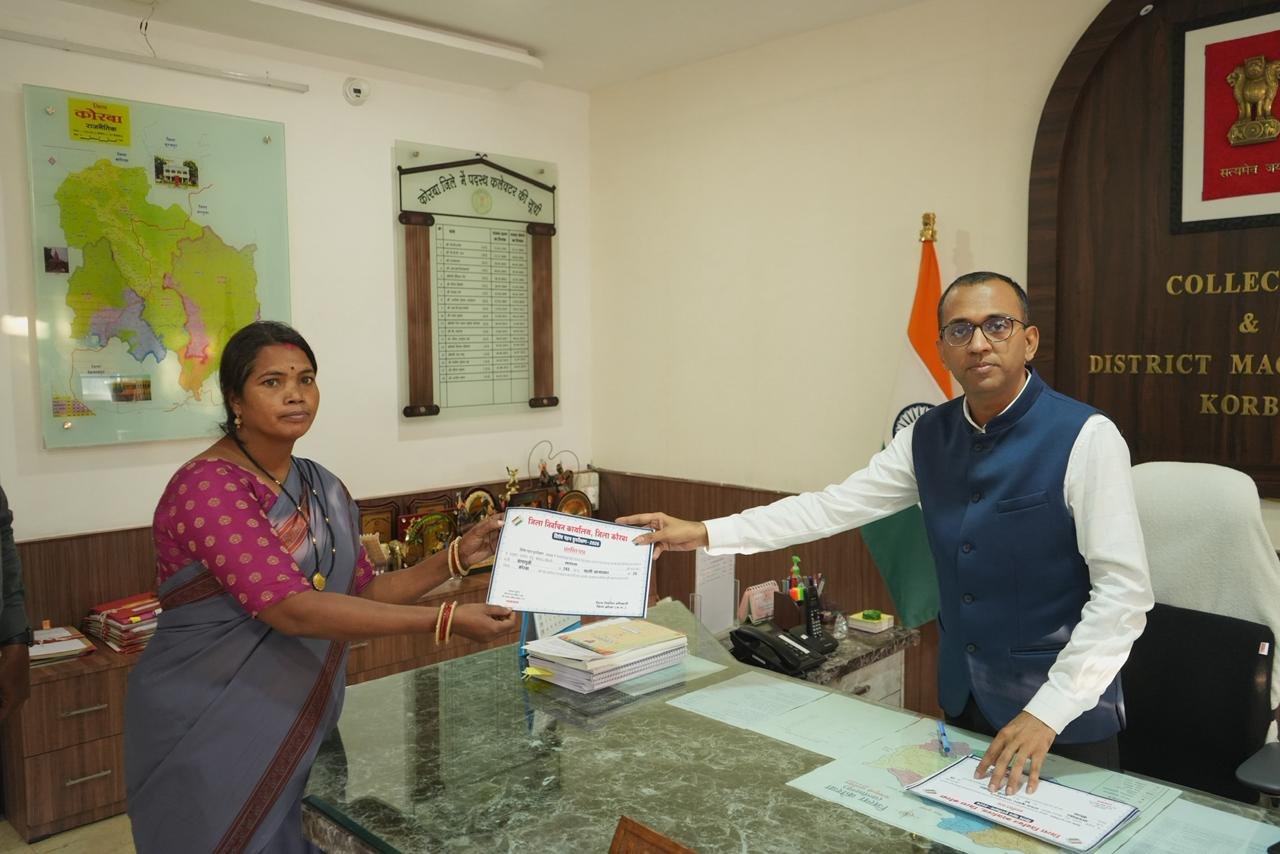 विशेष गहन पुनरीक्षण कार्यक्रम में उत्कृष्ट कार्य हेतु बीएलओ सम्मानित