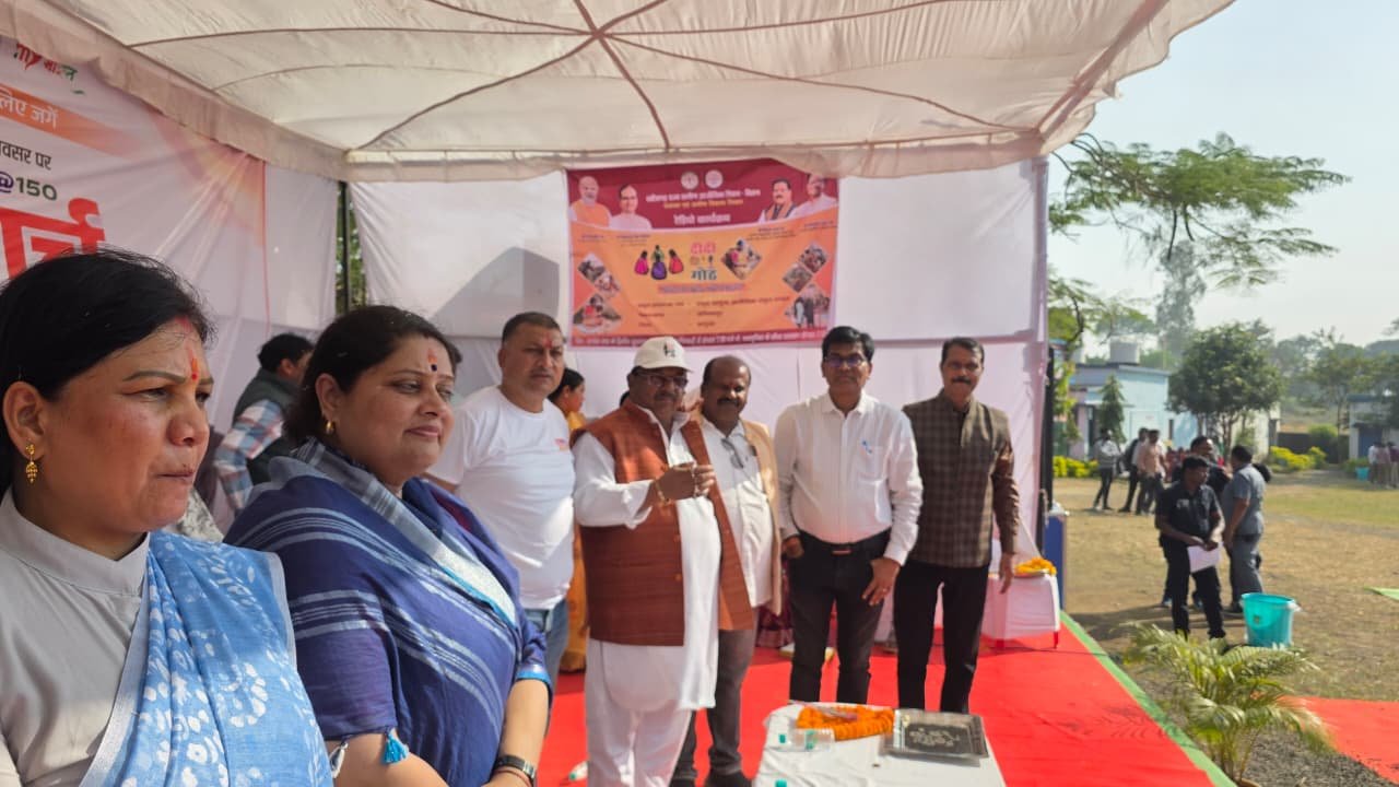 दीदी की गोठ के सामूहिक श्रवण कार्यक्रम का आयोजन, सांसद ,महापौर सहित जनप्रतिनिधियों ने सुनी महिला सशक्तिकरण की प्रेरक गोठ