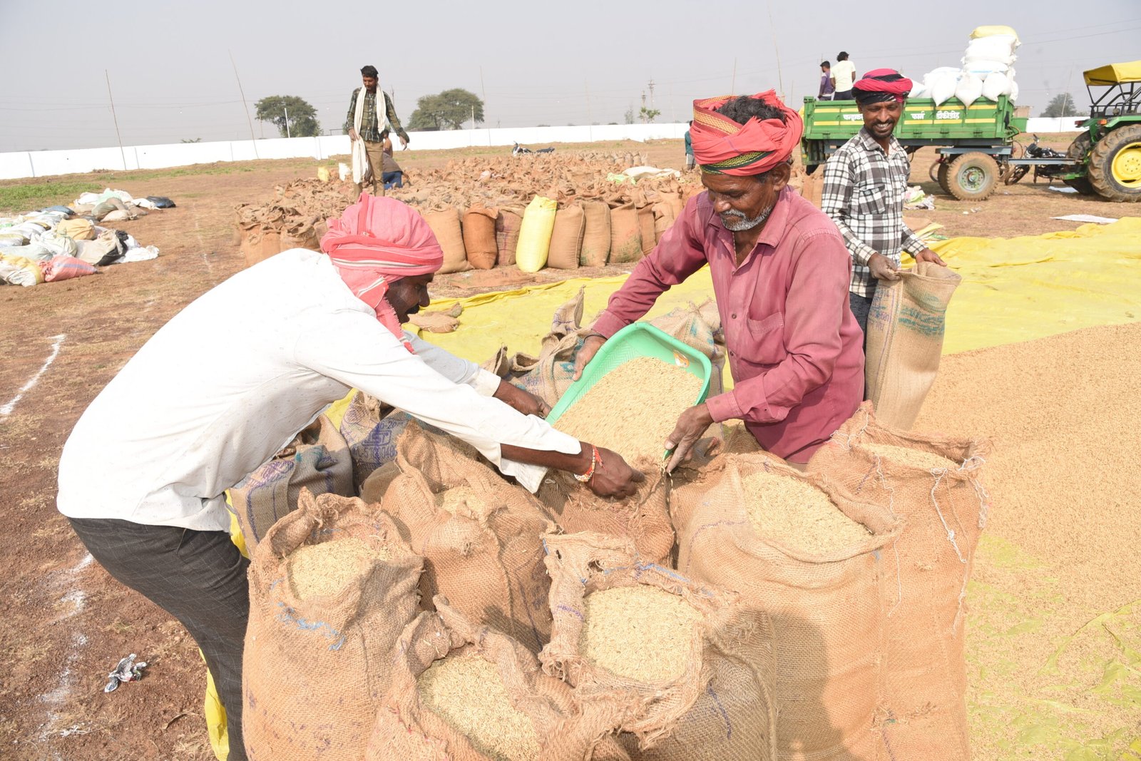 जिले के सभी 102 उर्पाजन केन्द्रों में हुई धान खरीदी