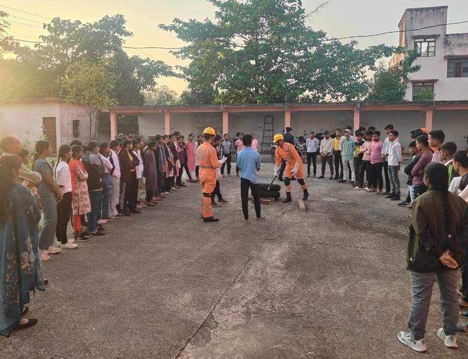 प्रथम चरण में 75 युवा आपदा मित्रों को दिया जा रहा प्रशिक्षण