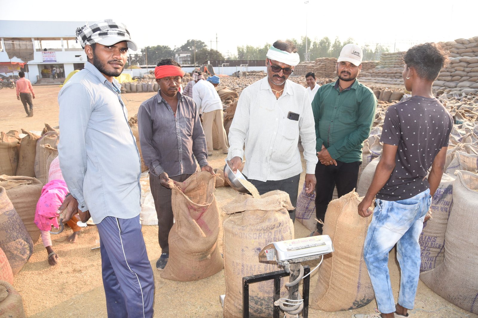 43,878.84 मे.टन धान की हुई आज खरीदी