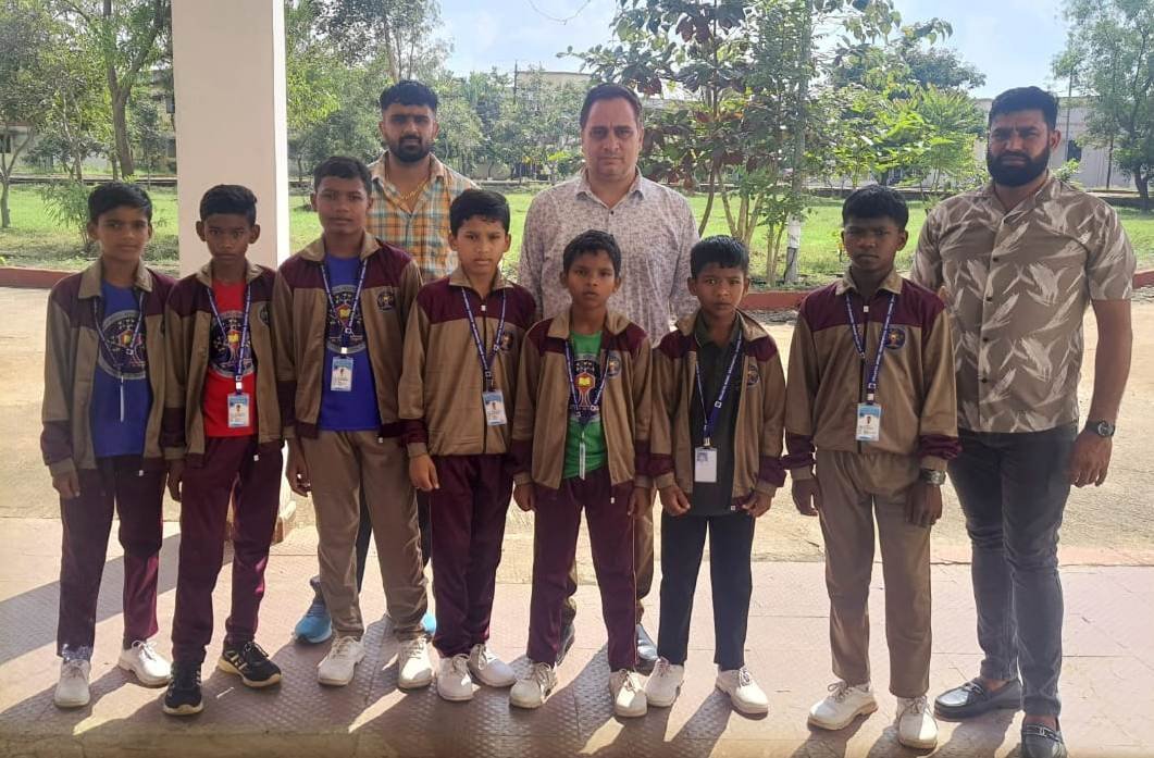 चतुर्थ राष्ट्रीय खेल प्रतियोगिता के लिए एकलव्य विद्यालय पेण्ड्री के 8 छात्रों का चयन