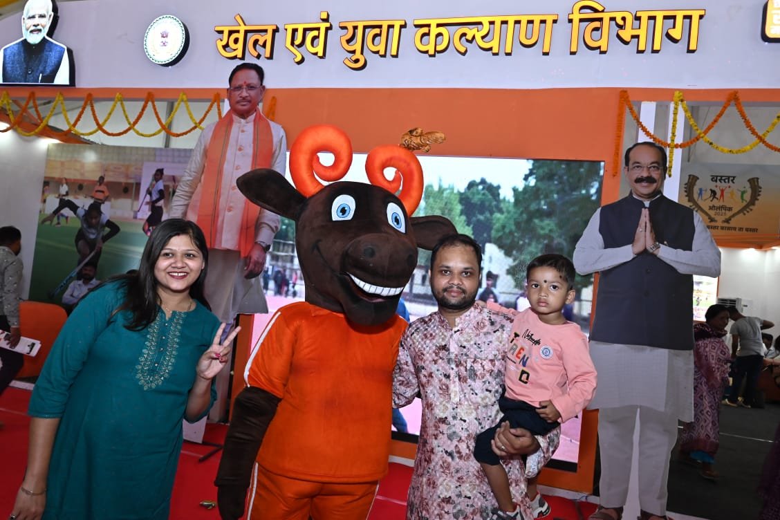 खेल और बस्तर ओलंपिक की मिल रही जानकारी खेल एवं युवा कल्याण विभाग के स्लॉट में