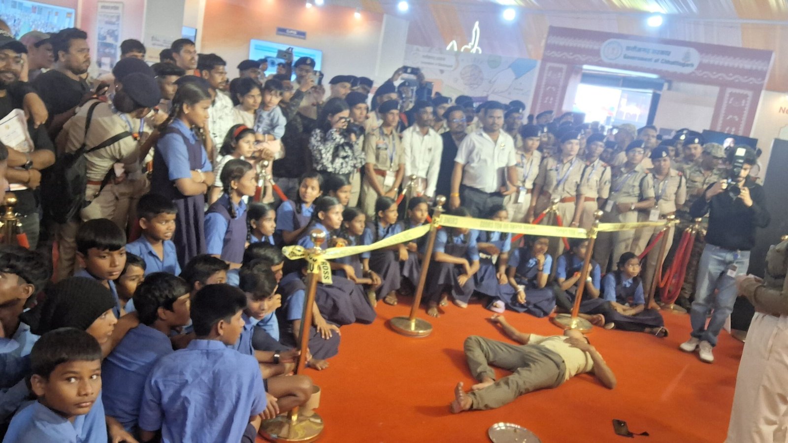 राज्योत्सव में पुलिस विभाग की प्रदर्शनी बनी सजीव रंगमंच