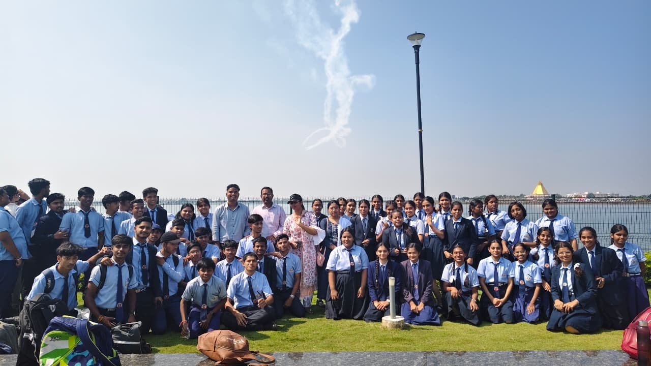 जिले के 19 स्कूलों के 1000 से अधिक विद्यार्थियों ने देखा सूर्य किरण एयर शो