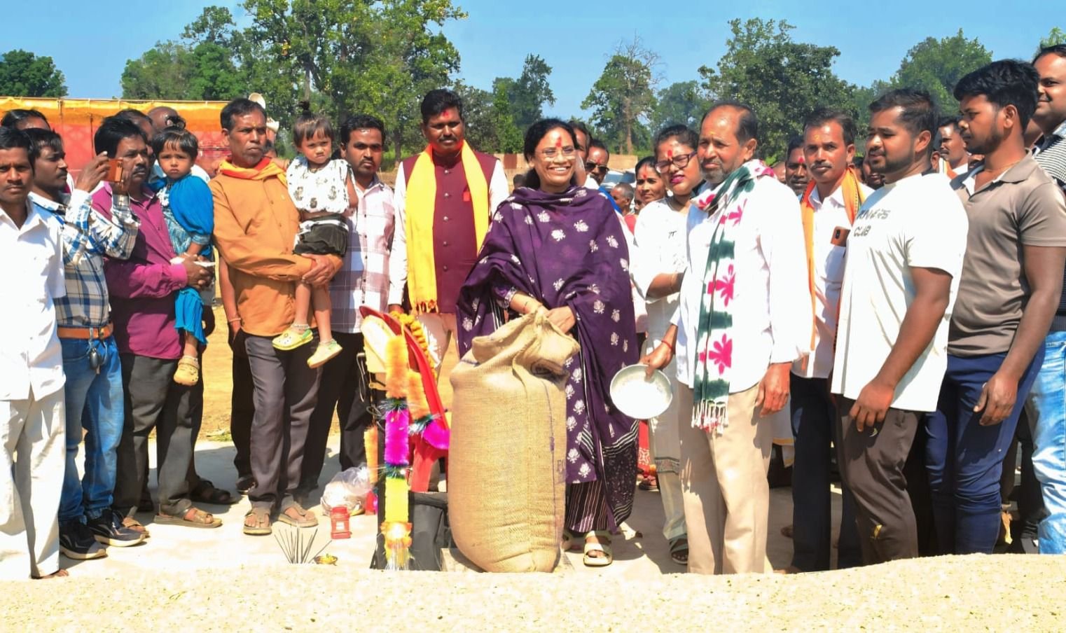 विधायक उसेण्डी ने मुलमुला से धान खरीदी कार्य का किया शुभारंभ