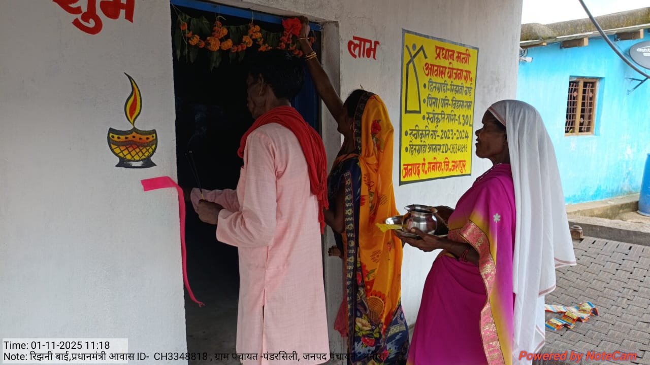 पीएम आवास के हितग्राहियों को आवास की मिली चाबी