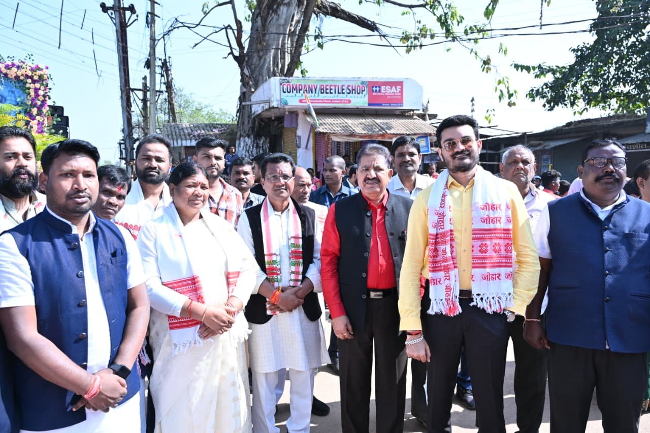 सांसद राधेश्याम राठिया ने भगवान बिरसा मुंडा की मूर्ति पर माल्यार्पण कर उन्हें नमन किया