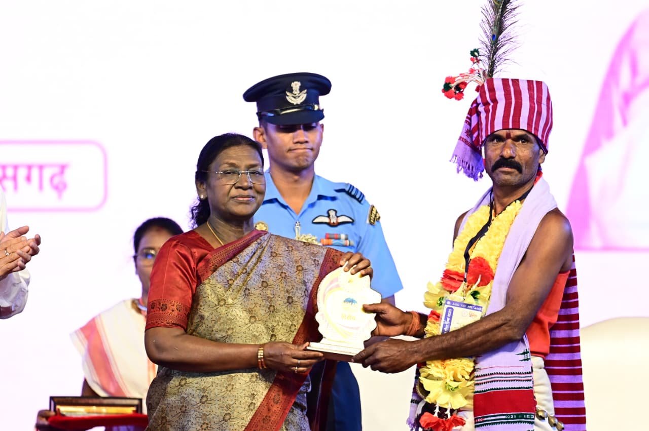 जशपुर की करमा नृत्य टीम ने जिले का मान राष्ट्रीय स्तर पर किया ऊँचा