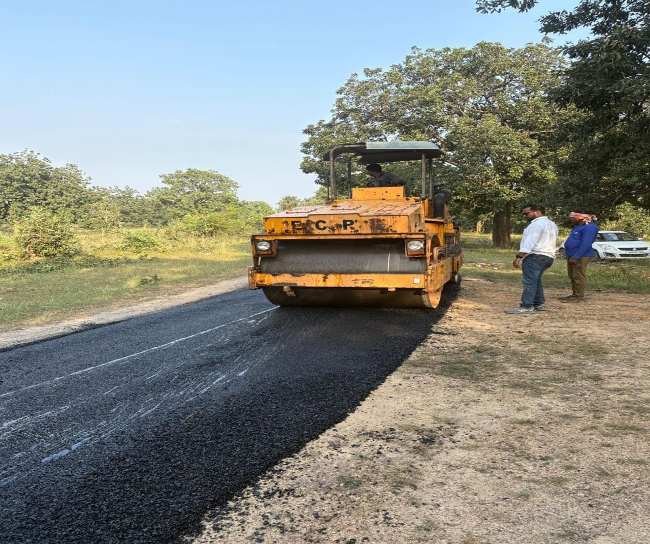 वर्षा ऋतु में क्षतिग्रस्त हुए सड़कों किया जा रहा मरम्मत विभिन्न मार्गों में बी.टी. पैच रिपेयर हेतु  330.00 लाख की निविदा स्वीकृत