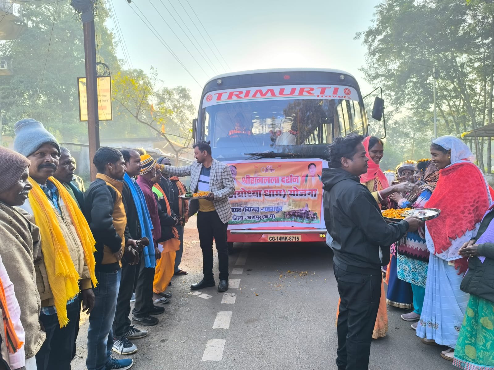 प्रभु श्री रामलला दर्शन अयोध्या धाम के लिए जिले से 204 श्रद्धालुओं को किया गया रवाना