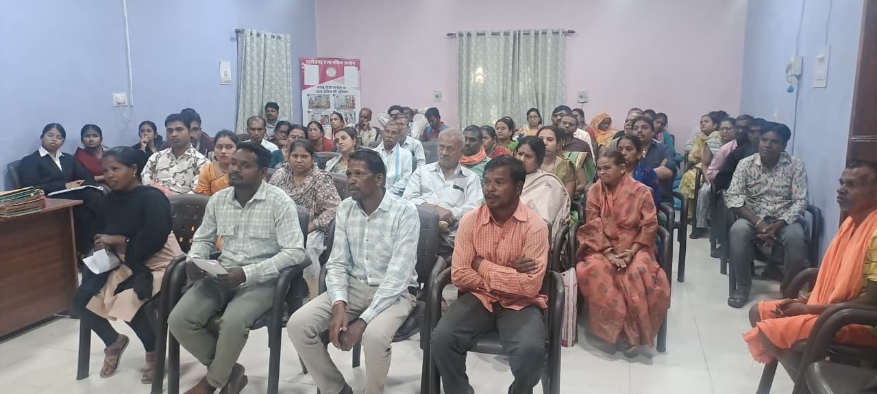 रायगढ़ की जिंदल स्टील कंपनी लिमिटेड ने फर्जी तरीके से जमीन खरीदी, आवेदिका ने शिकायत दर्ज करवायी।