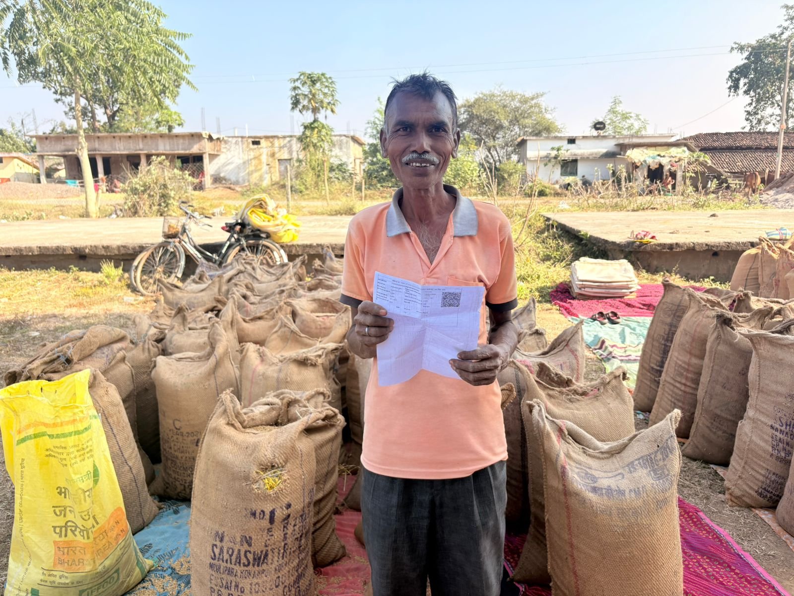 किसानों की मेहनत और फसलों की रंगत उपार्जन केंद्रों में बिखर रही