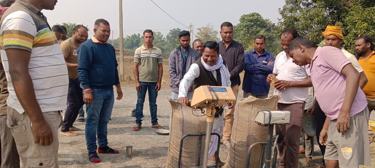 धान खरीदी तिहार में पारदर्शिता और सुगमता, किसानों का बढ़ा विश्वास – जिले में अब तक 18,533 क्विंटल धान की खरीदी