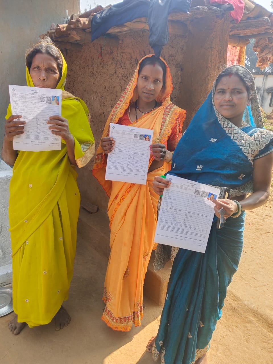 मतदाता सूचियों के विशेष गहन पुनरीक्षण (एसआईआर) की प्रक्रिया अंतर्गत बीएलओ द्वारा डोर-टू-डोर गणना प्रपत्र किए जा रहे वितरित, 4 नवंबर से 4 दिसंबर तक चलेगा कार्य