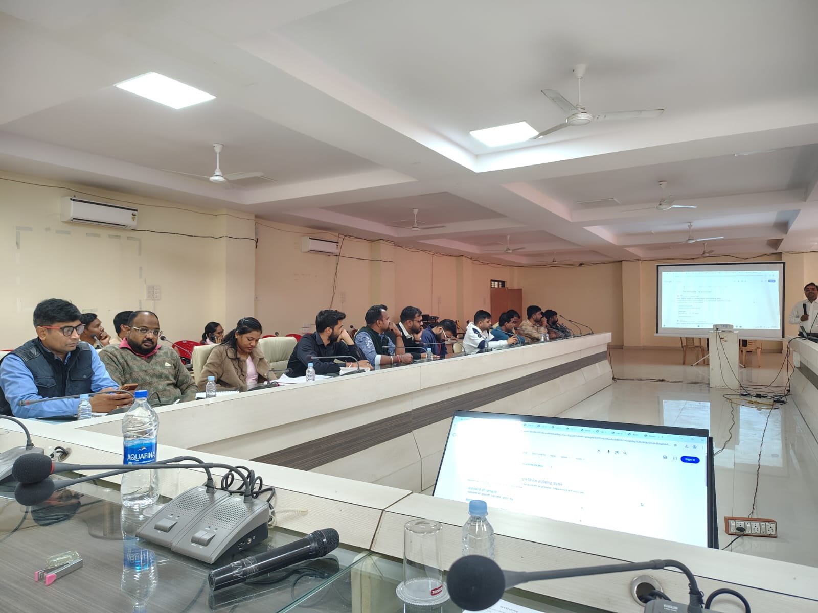 कलेक्टर डॉ कन्नौजे ने बीएलओं के एसआईआर प्रगति का समीक्षा किया