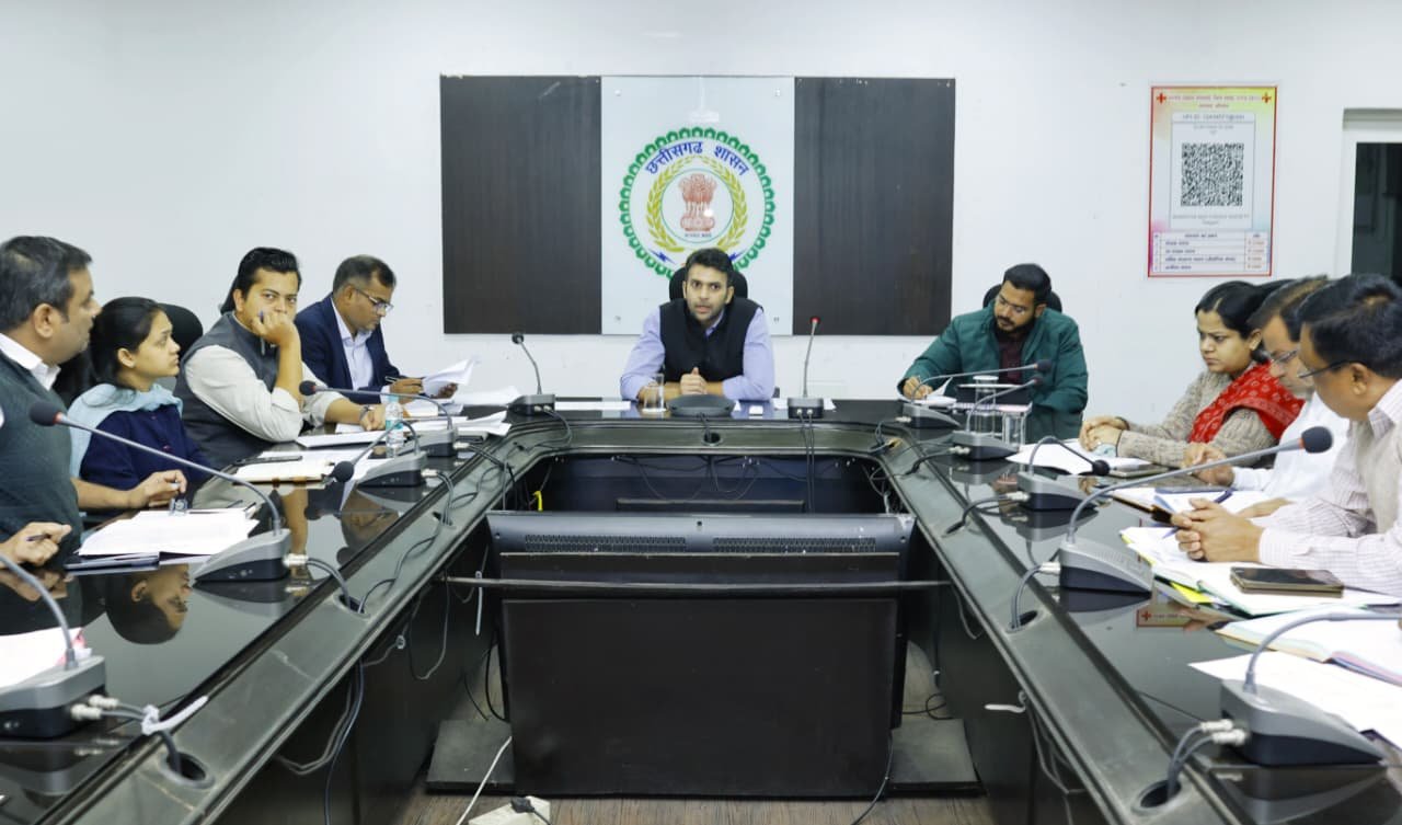 धान के अवैध भंडारण व परिवहन पर सख्त कार्रवाई जारी रहे-कलेक्टर