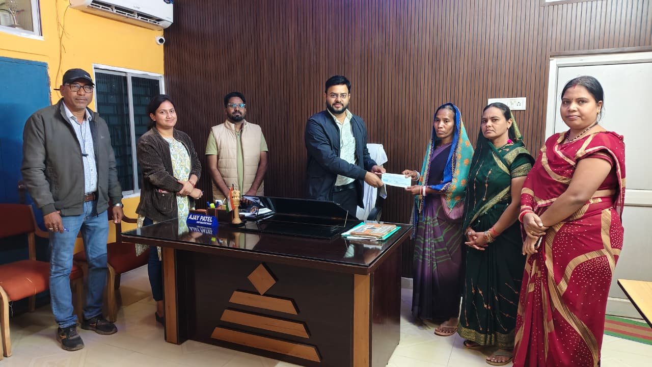 राजेन्द्र सिदार का मनरेगा कार्य करते मौत, उनके परिवार के लिए कलेक्टर डॉ कन्नौजे ने किया 25 हजार स्वीकृत