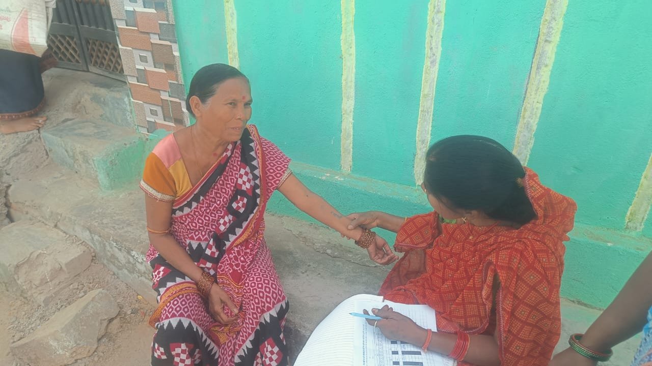 मितानिनों के माध्यम से कुष्ठ का सघन जांच और खोज अभियान जारी