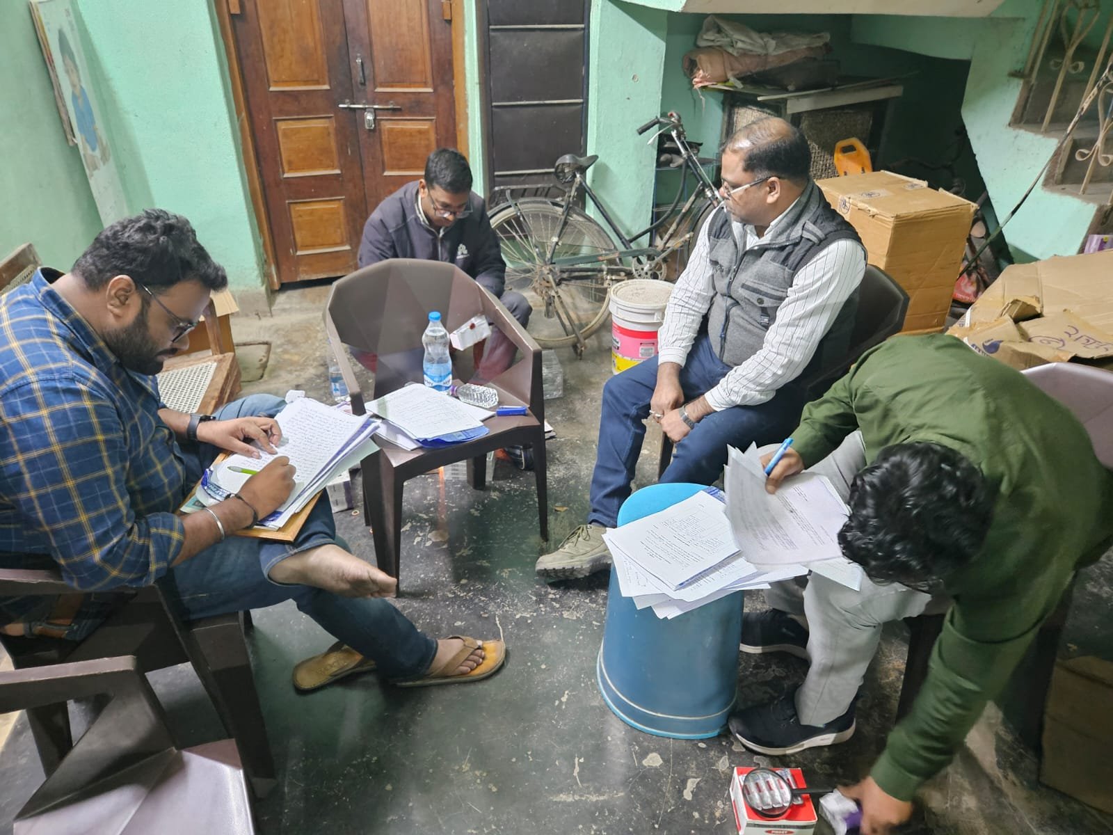 खाद्य औषधि विभाग की टीम ने मारा छापा,  2 लाख 24 हजार का दवा जप्त