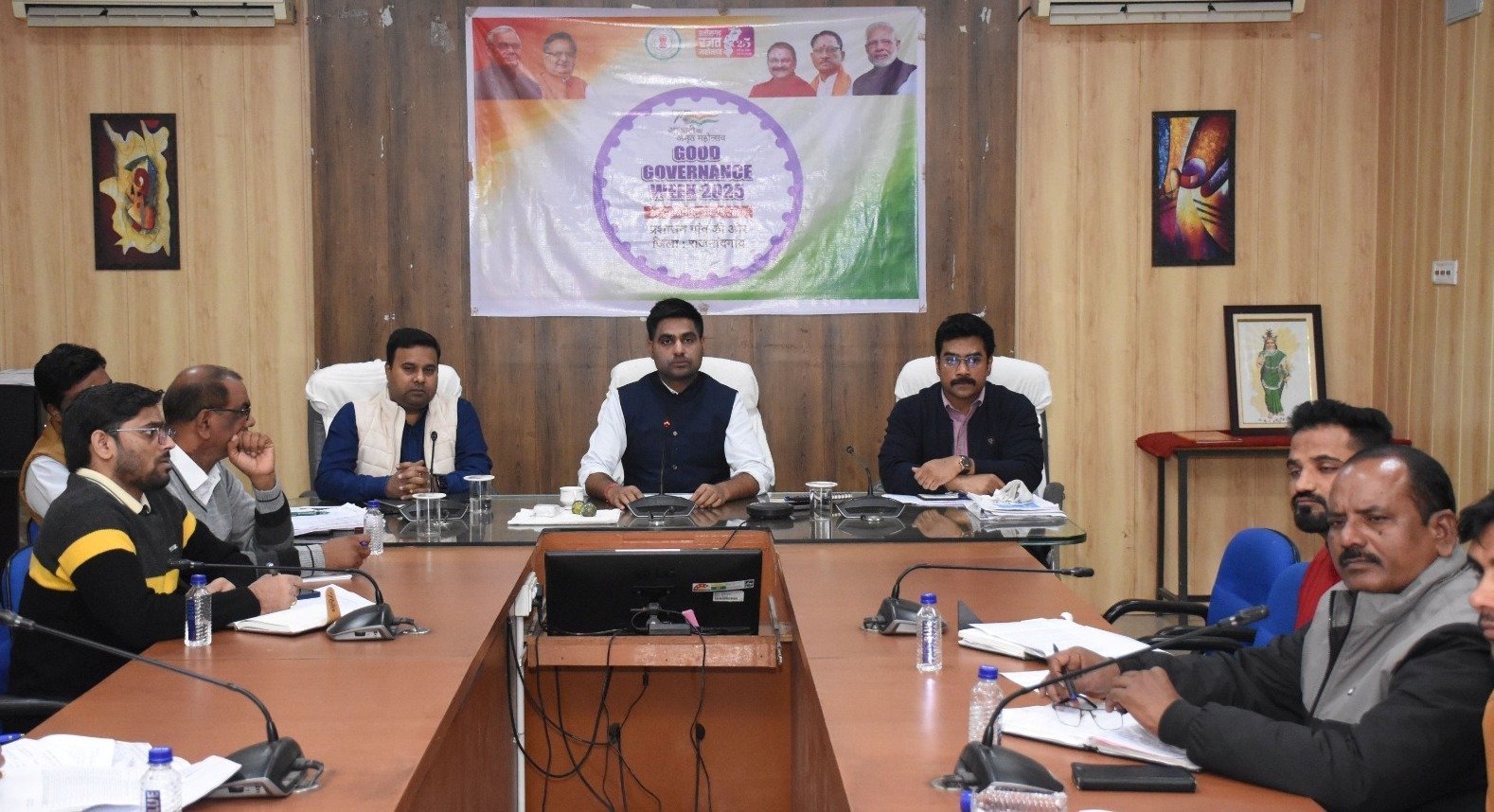 निर्भीक होकर कोचियों एवं बिचौलियों पर करें कार्रवाई : कलेक्टर